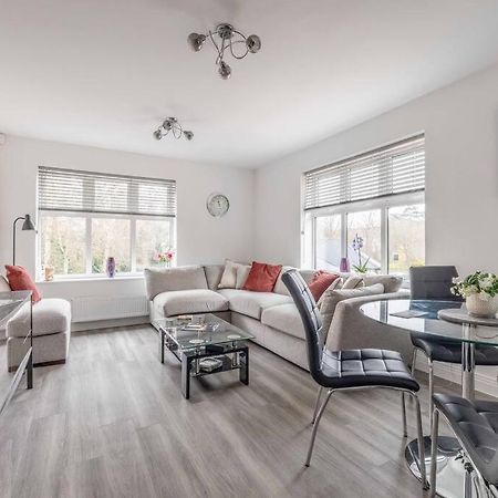 Stylish Home @ Virginia Water Lake & Free Parking Englefield Green Ngoại thất bức ảnh