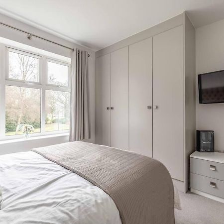 Stylish Home @ Virginia Water Lake & Free Parking Englefield Green Ngoại thất bức ảnh