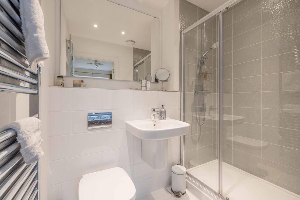 Stylish Home @ Virginia Water Lake & Free Parking Englefield Green Ngoại thất bức ảnh